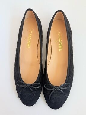 CHANEL Black Quilted Suede Ballet Flats 39 CC Logo Bow Ballerina Shoes G26250